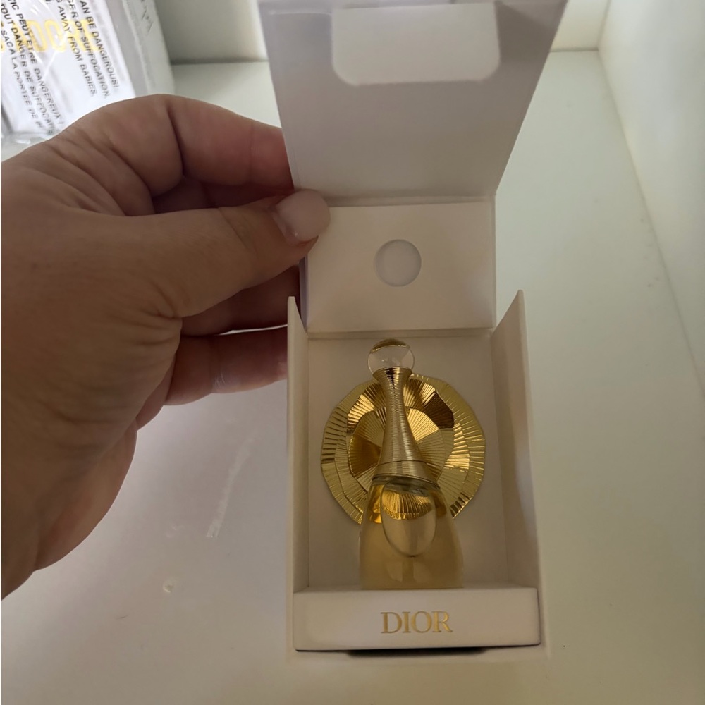 Dior J'adore White and Gold Packaging